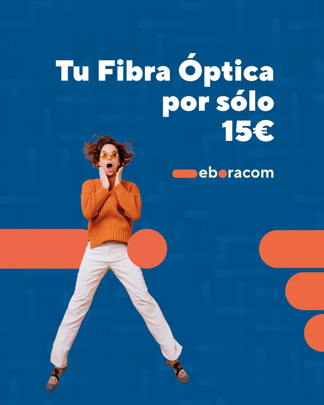 Mujer saltando de alegría junto al lema Tu Fibra Óptica por sólo 15€ de Eboracom para internet sin límites Talavera